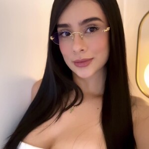 VictoriaMilan live cam video preview