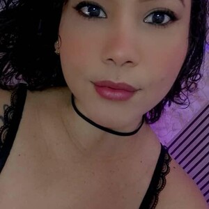 Juliramirez live cam video preview