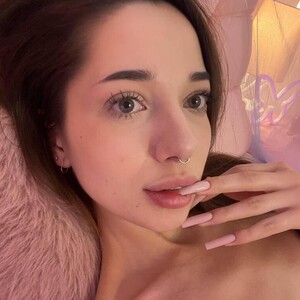 NicolYves live cam video preview