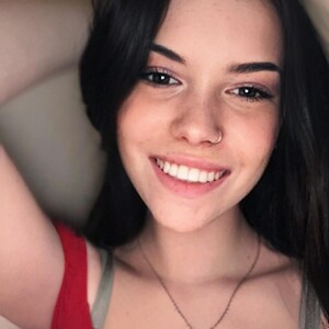 April_Ollsen webcam profile - Hungarian